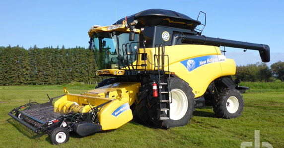 2010 New Holland Combine 2010 New Holland CR9080 combine sold by Ritchie Bros.