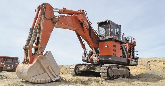 Hitachi hydraulic excavator being sold with other mining and earthmoving equipment