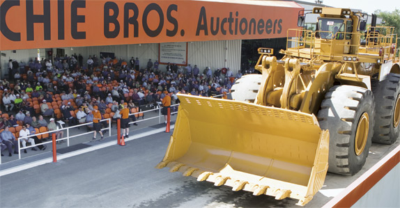 Caterpillar 994 driving over the auction ramp